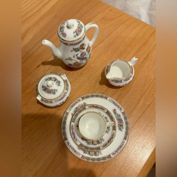 Wedgwood Kutani Crane miniature coffee set - Picture 3 of 4